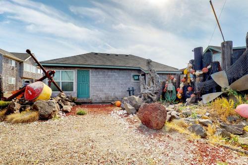 Nye Beach Bums Seaweed Bungalow #6