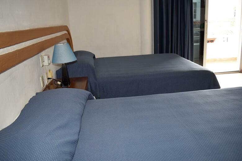 Hotel Plaza Almendros
