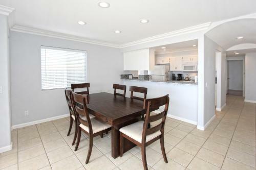 1404 W Ocean Front A (68165)