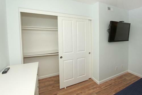 1404 W Ocean Front A (68165)