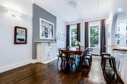 8 Bedroom Midtown Townhouse- Sleeps 16