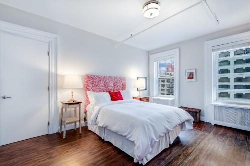 8 Bedroom Midtown Townhouse- Sleeps 16