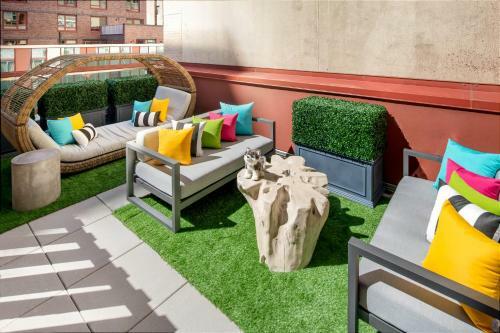Staypineapple, An Artful Hotel New York