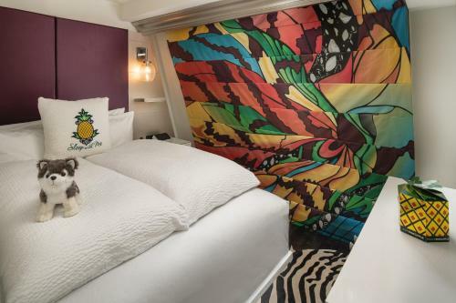 Staypineapple, An Artful Hotel New York