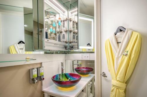 Staypineapple, An Artful Hotel New York