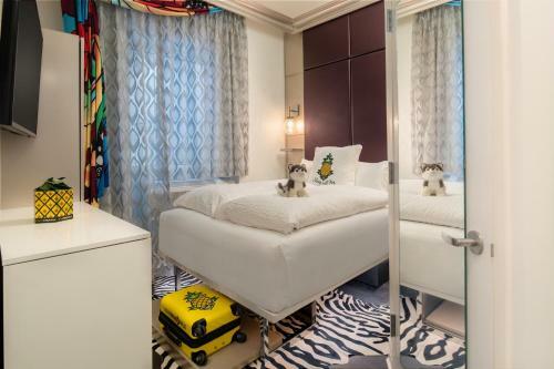 Staypineapple, An Artful Hotel New York