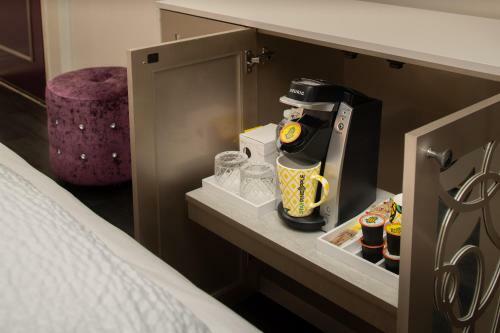 Staypineapple, An Artful Hotel New York