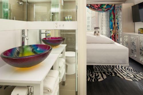 Staypineapple, An Artful Hotel New York