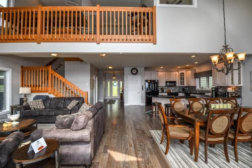 La Bella Vita Five-bedroom Holiday Home
