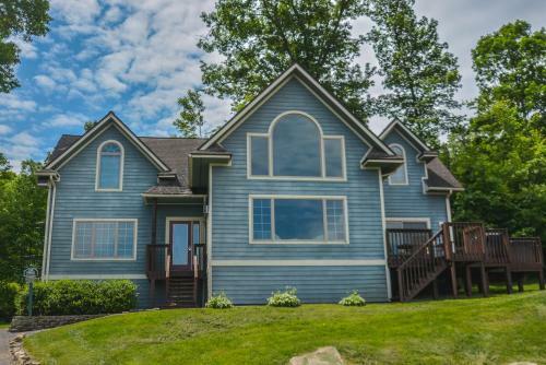 Paddles And Poles Five-bedroom Holiday Home
