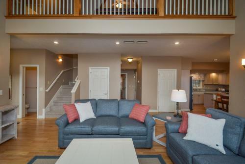 Paddles And Poles Five-bedroom Holiday Home