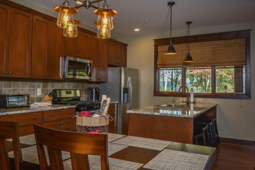 Sage Mountain Retreat Five-bedroom Holiday Home
