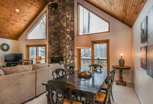 Break Away Chalet Three-bedroom Holiday Home