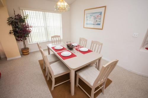 Henry's Rolling Hills Villa - Four Bedroom Home