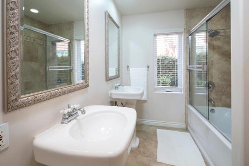 5430 R - 738647 - Mandalay Green Reef House