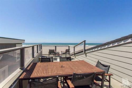 4121 O -751505 Blue Water Horizon Beach House
