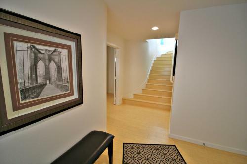 3612o - 499025 Hollywood Beach Inboard Home