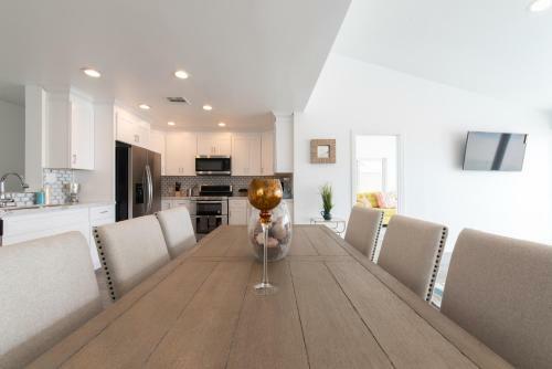 Ocean Front Brand New Modern Luxurious Beach House