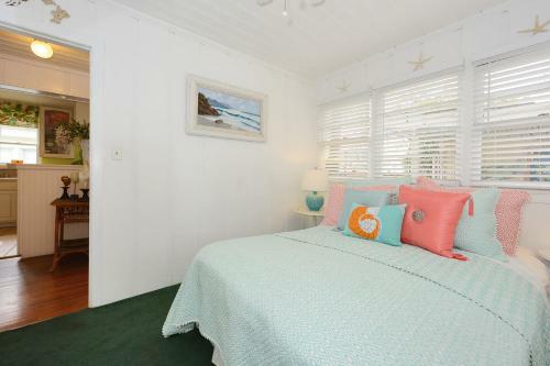 116sc- 906563 The Sunshine Bungalow