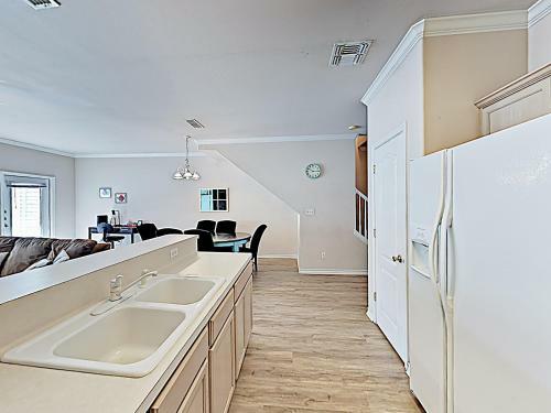 15102 Leeward Dr Townhouse Unit 703