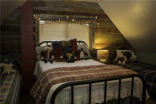 Den Of The Seven Bears Home