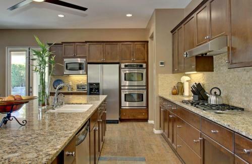 Desert Escape-pool-4br/2.5ba