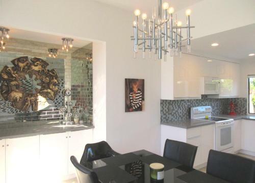 Apartamento All-suite Uptown Mod Pad Condo