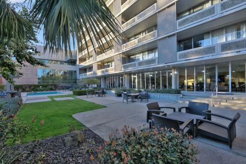 Urban Flat Apartments @ Palo Alto Central
