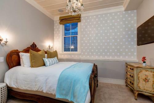 Abode At Heirloom House