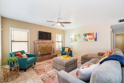 Scottsdale Luxury Vacation Home With Pool Sleeps 14