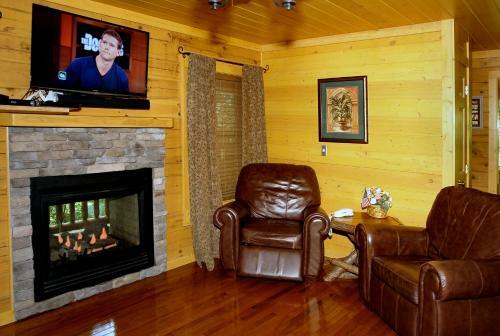 Skinny Dippin' #261 - Two Bedroom Cabin