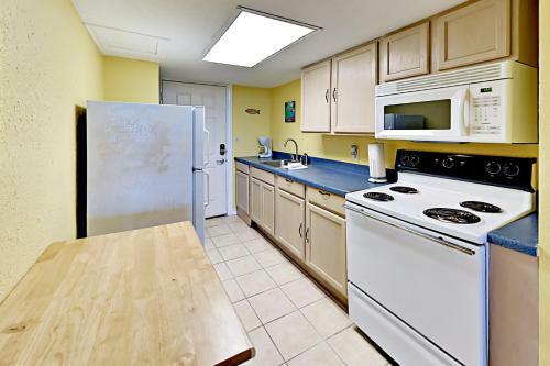 Apartamento 123 Sea Breeze - One Bedroom Condo