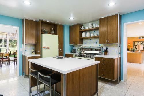 Time Capsule Rental