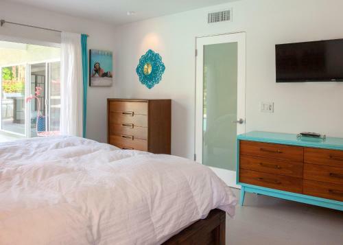 Nestled In The Cove - 3 Bedroom