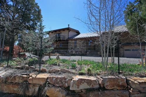 Dalton Ranch - 290 Horse Thief Lane Home