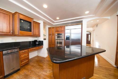 Immaculate Triplex Home Steps To Windansea Beach!