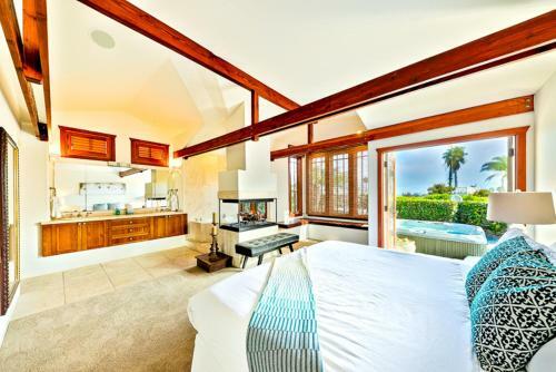 #5411 - Hillside Hideaway Three-bedroom Holiday Home