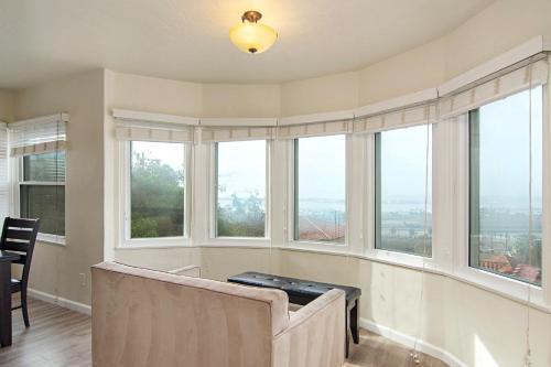 A King?s View In Mission Hills Apartment