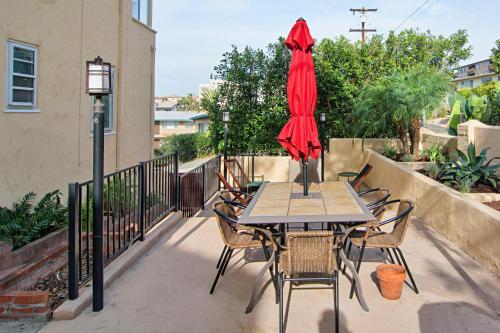 A King?s View In Mission Hills Apartment