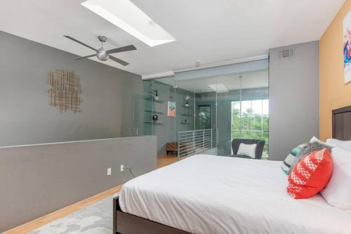 Two-bedroom, Two-and-a-half Bath Apt In Little Italy