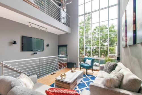 Two-bedroom, Two-and-a-half Bath Apt In Little Italy