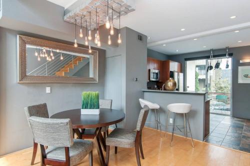 Two-bedroom, Two-and-a-half Bath Apt In Little Italy