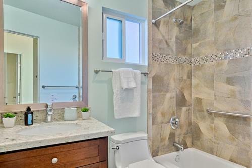 #714a - Mission Sands (upstairs) Three-bedroom Apartment