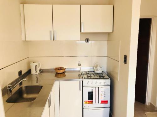 Hermoso Apartamento A Pasos De Bv Pellegrini Cochera!