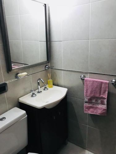 Hermoso Apartamento A Pasos De Bv Pellegrini Cochera!