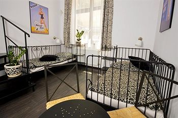 Pergamin Apartments