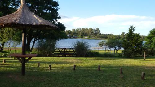 Caba�as Del Dique Frente Al Lago