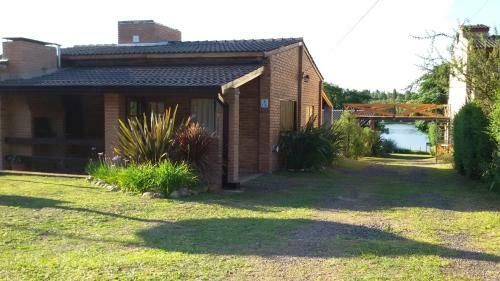 Caba�as Del Dique Frente Al Lago