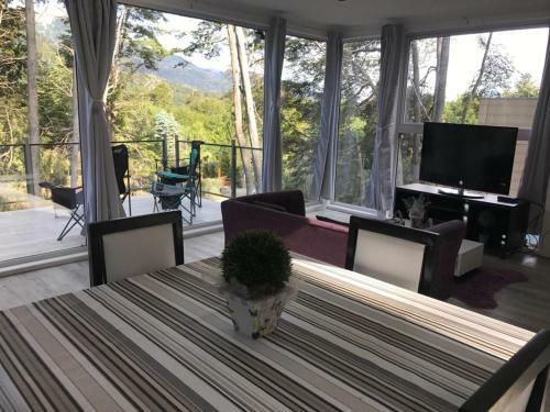 Lodge Casa Moderna En El Bosque Y Monta�a