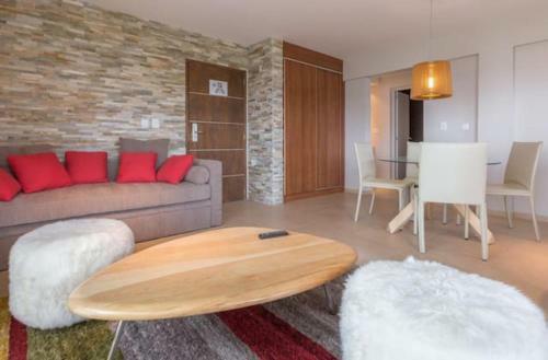 Lakefront One-bedroom Apartment